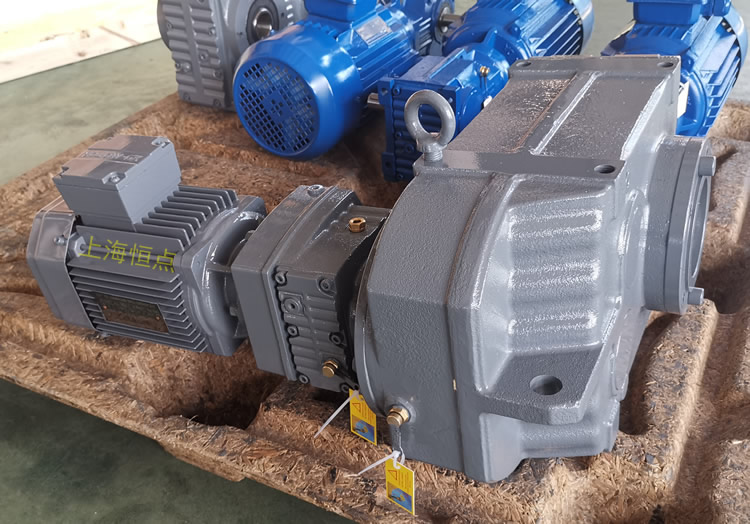 FAZ77R37雙級減速機，通孔+小法蘭輸出，實物圖如下