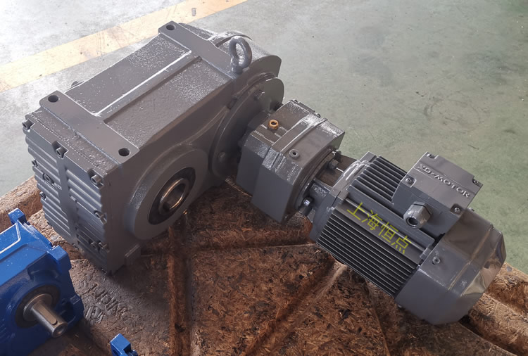  FAZ77R37雙級減速機，通孔+小法蘭輸出，實物圖